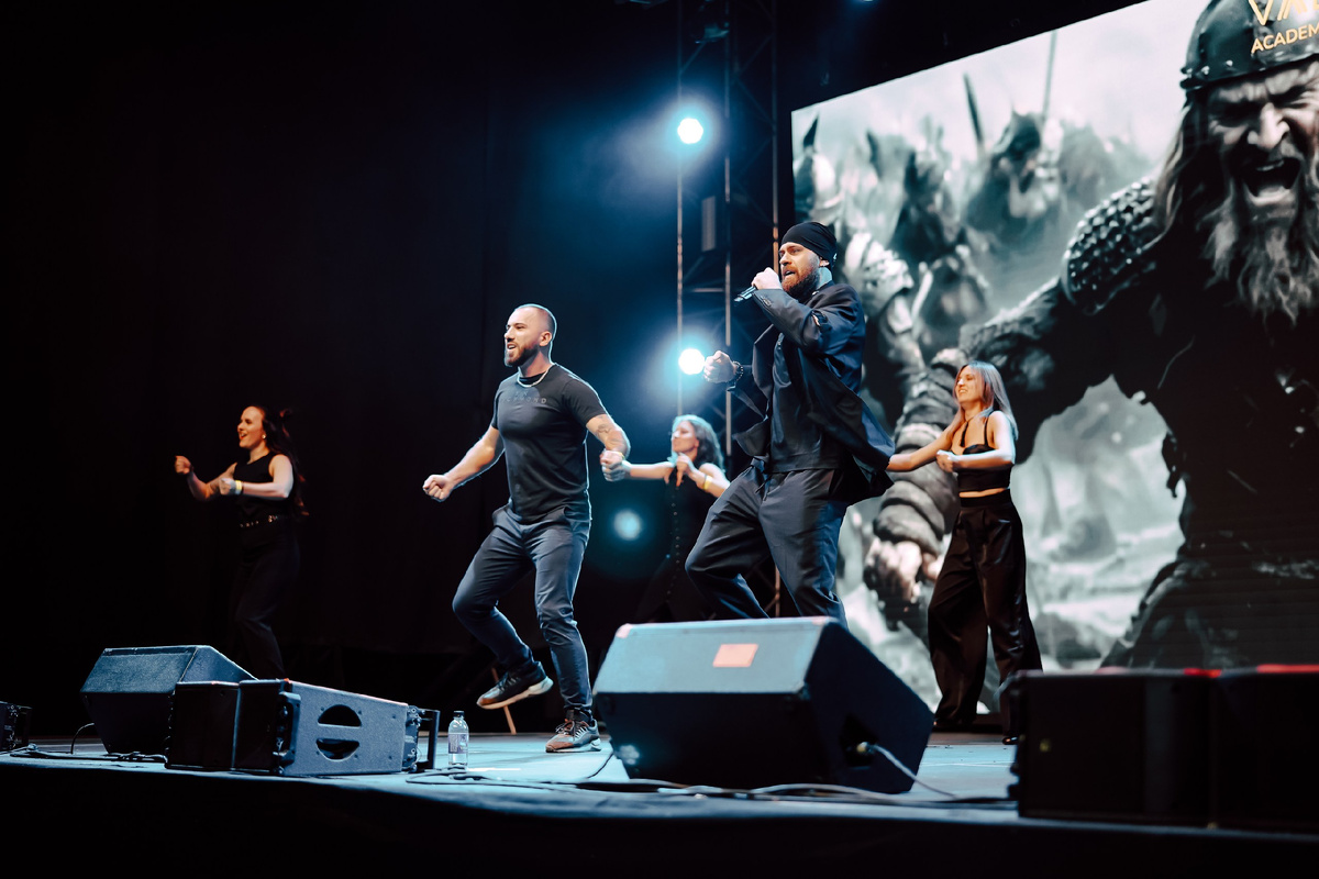 Чтобы двигаться вперед, начните с вопроса: «что для меня является действительно масштабным шагом?». Ответ поможет понять, насколько вы готовы перестать играть по мелочи. 