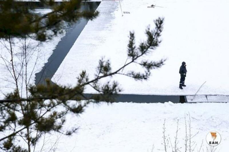    ЕАН / Вместе со взрослыми на отколовшейся льдине находился ребенок