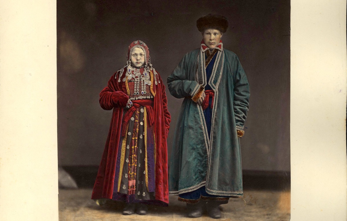 Башкиры в национальных костюмах. Фото из этнографического букваря 1872 года