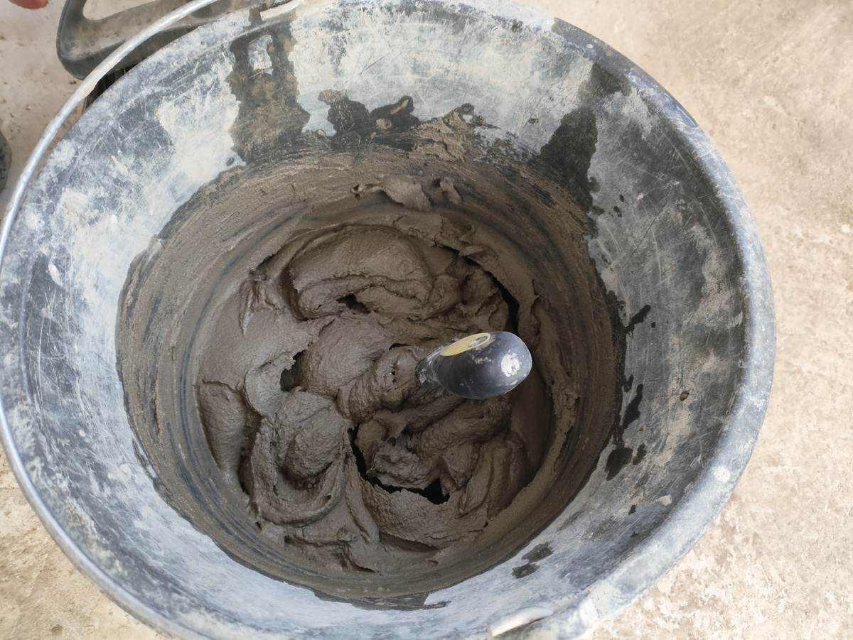 Совсем немножко раствора сделала сначала