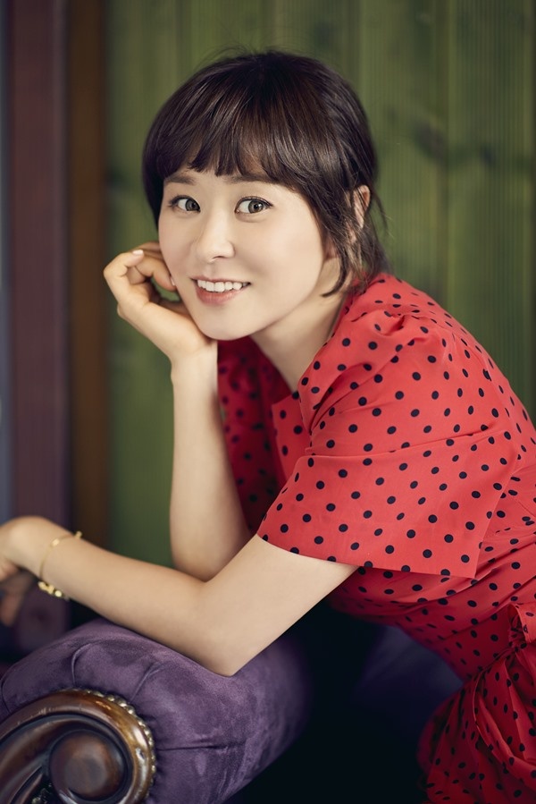 Чхве Кан Хи в роли Пэк Чан Ми, агента Белая Роза