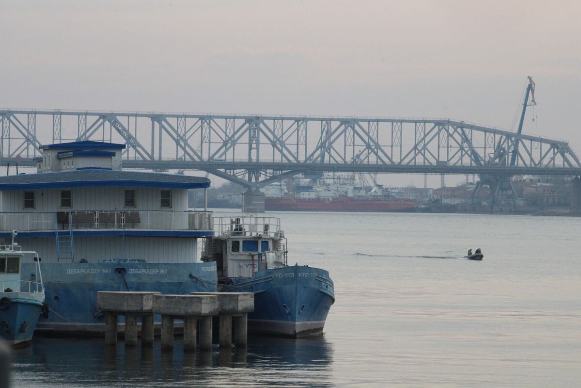 Два моста через Волгу в Астрахани уже не справляются с нагрузкой.