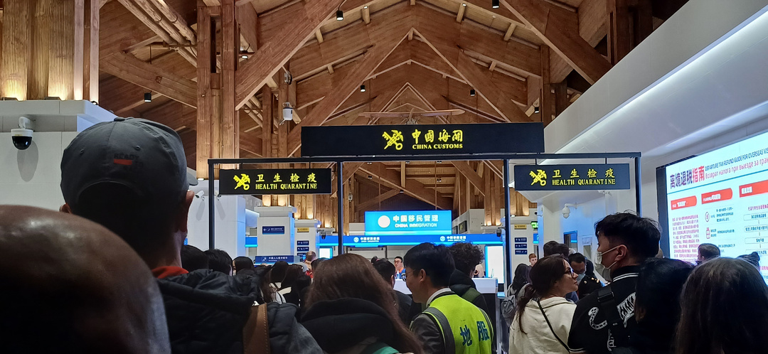 Как попасть на Хайнань: нужна ли россиянам виза и что проверяют в аэропорту Феникс у прилетевших пассажиров