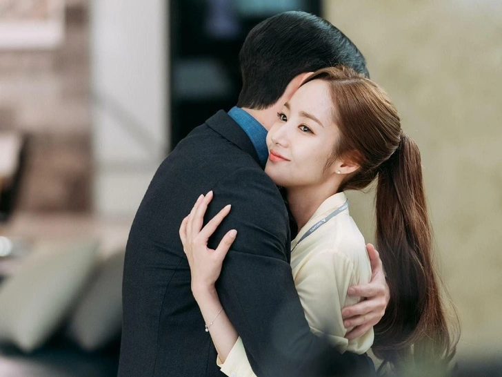 Кадр из дорамы «Что случилось с секретарем Ким?»