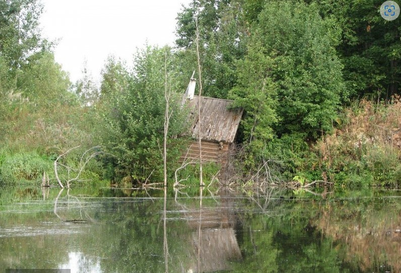 Речка Шошма. Старый дом.