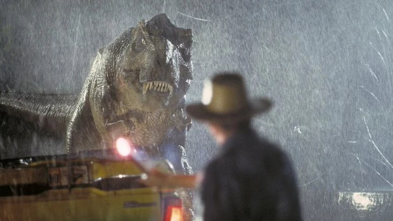 Прикидывать деревом перед Тираннозавром самая глупая идея из всех 