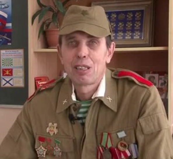 Командир минометного расчета ММГ-1, старшина ПВ КГБ СССР В. Седов 