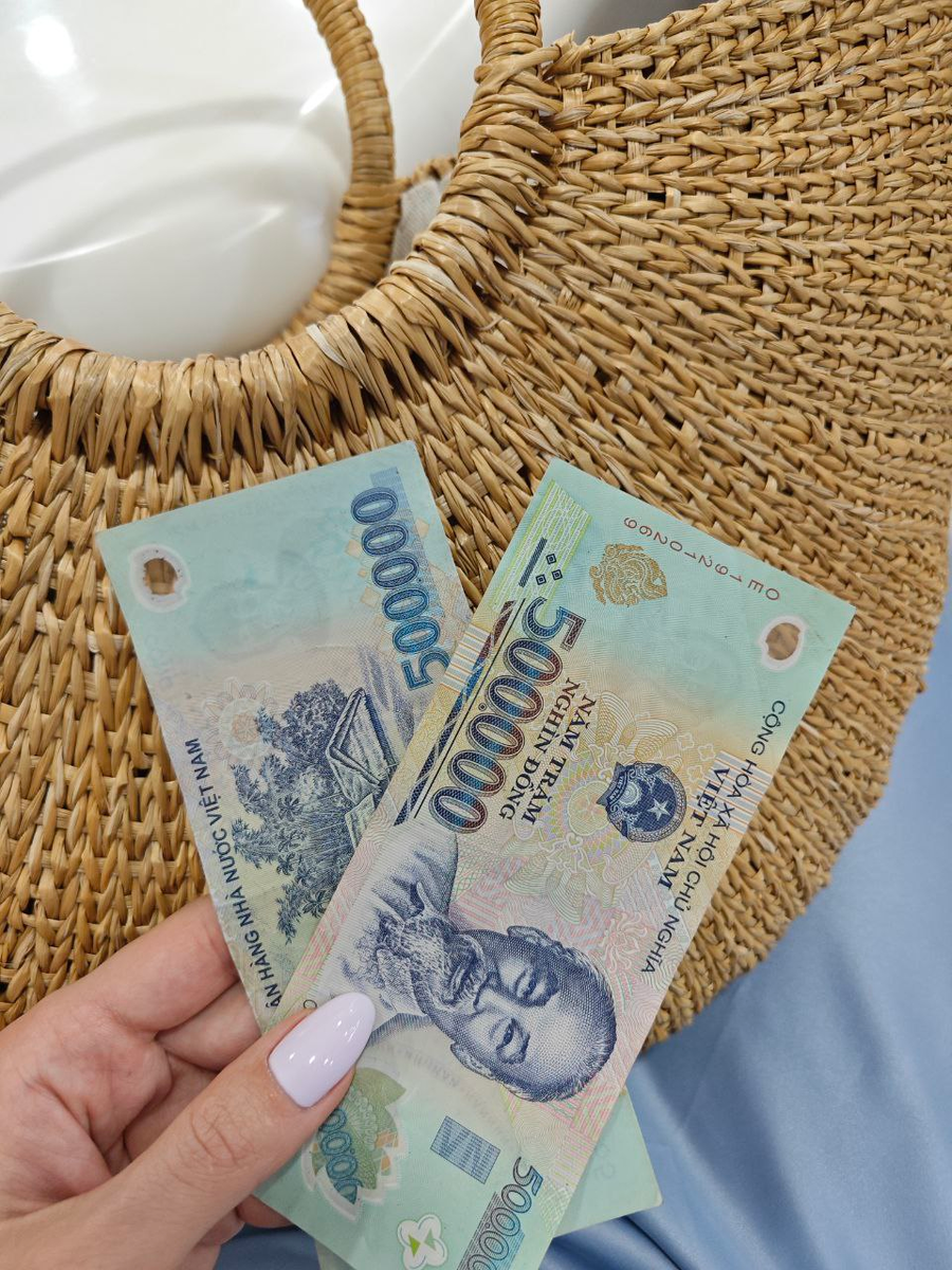 На фото – 1 млн донгов. 39$ или же 4 180 рублей (по курсу за 3.01.2025).