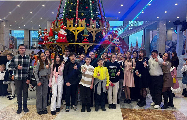 Дети участников СВО из Тверской области побывали на новогодней ёлке в Кремле