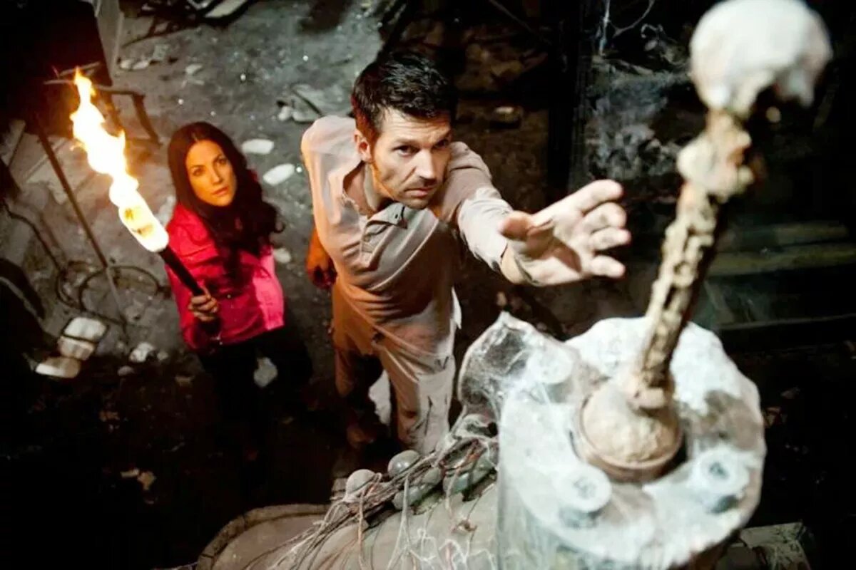 Издавна слава о магической силе священных реликвий привлекает не только искренне верующих людей и ученых, но и искателей острых ощущений.
Фото: Кадр из фильма «Копье судьбы», 2010 год