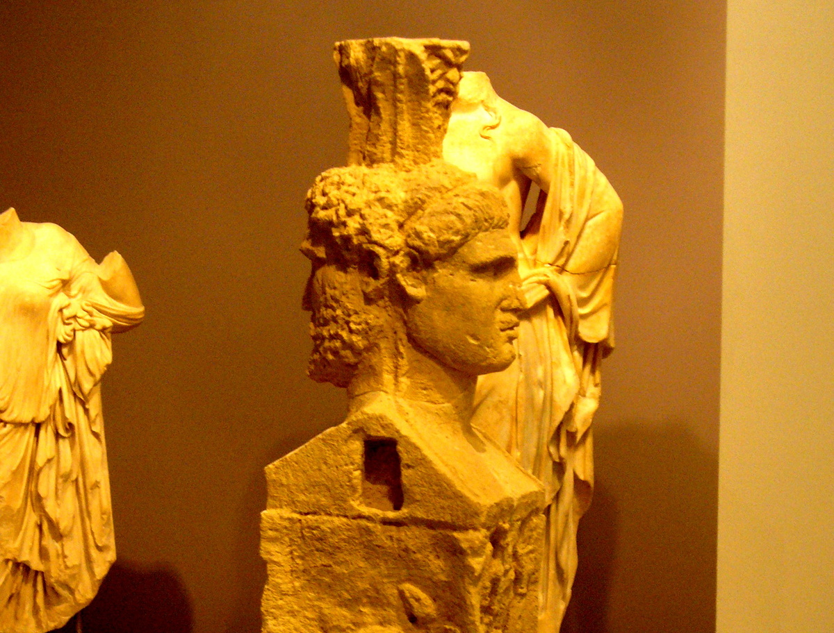 Символ Нового года – Янус. Археологический музей Крита. Фото автора