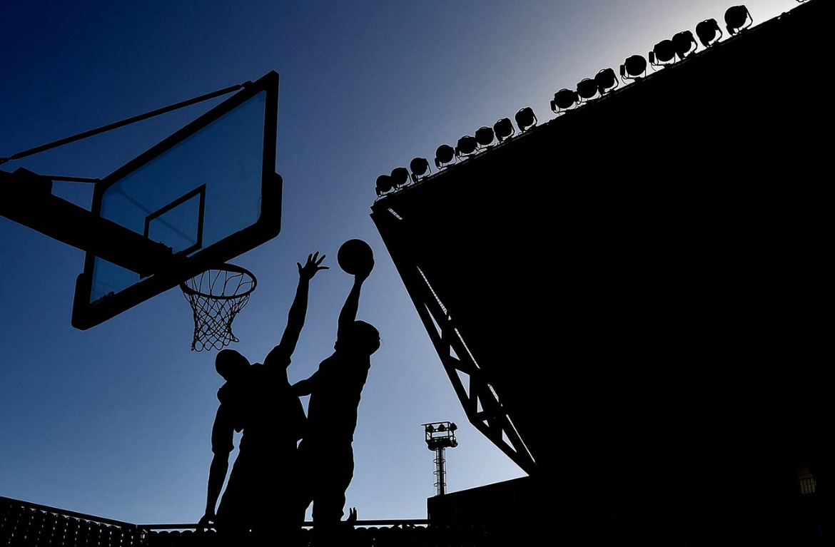 Стратегия ставок на четверть в баскетболе.