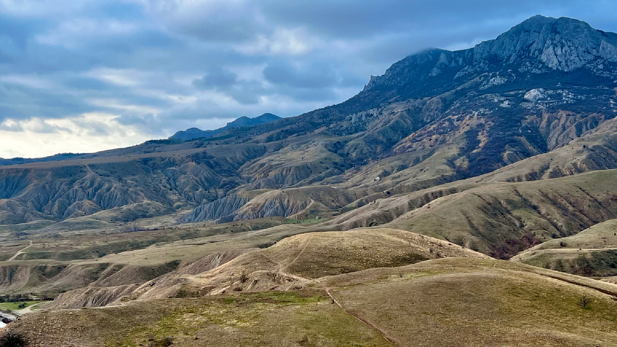Склоны горы Эчки-Даг в Крыму