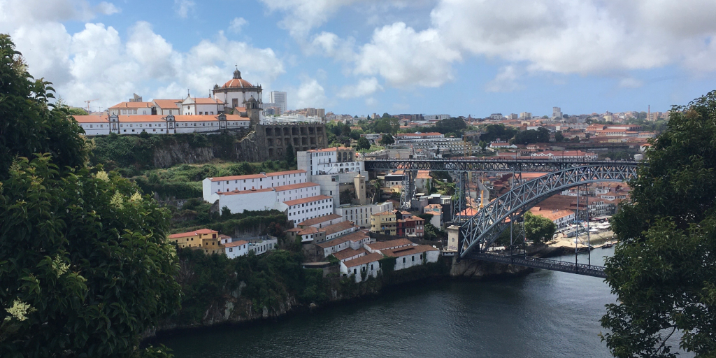Порту - один из самых дорогих городов Португалии. Фото автора