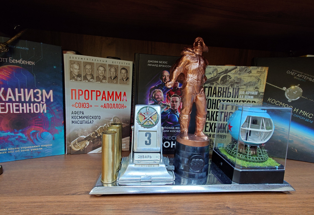 Общий вид готового письменного настольного прибора.