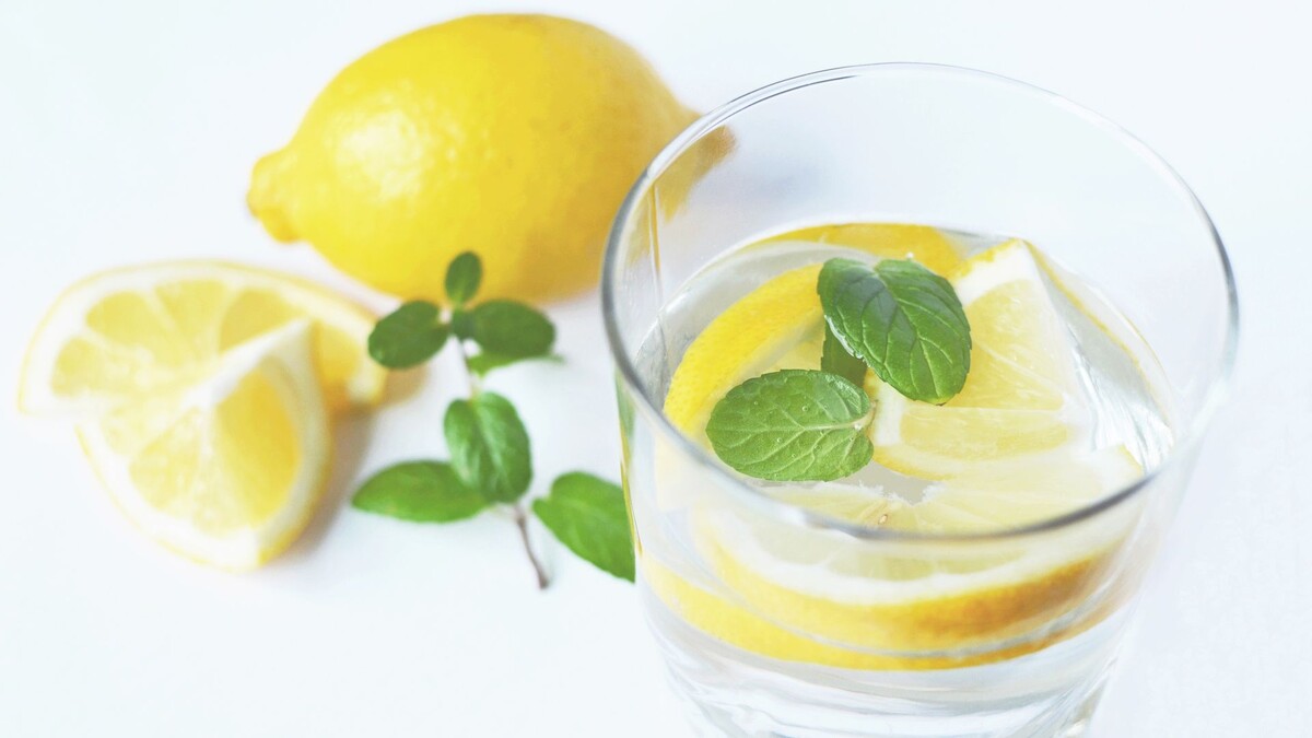 Начинайте день со стакана тёплой воды с лимоном