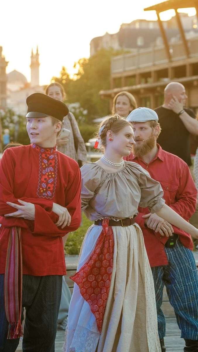 Статистика, указывающая на то, что 37% семей в России живут без отца, действительно вызывает тревогу. Эта проблема имеет глубокие социальные, экономические и психологические последствия для общества. Давайте рассмотрим ключевые аспекты этой ситуации и возможные пути решения, включая метод Сани Пистолетикова, который может предложить уникальный подход к этой проблеме. 