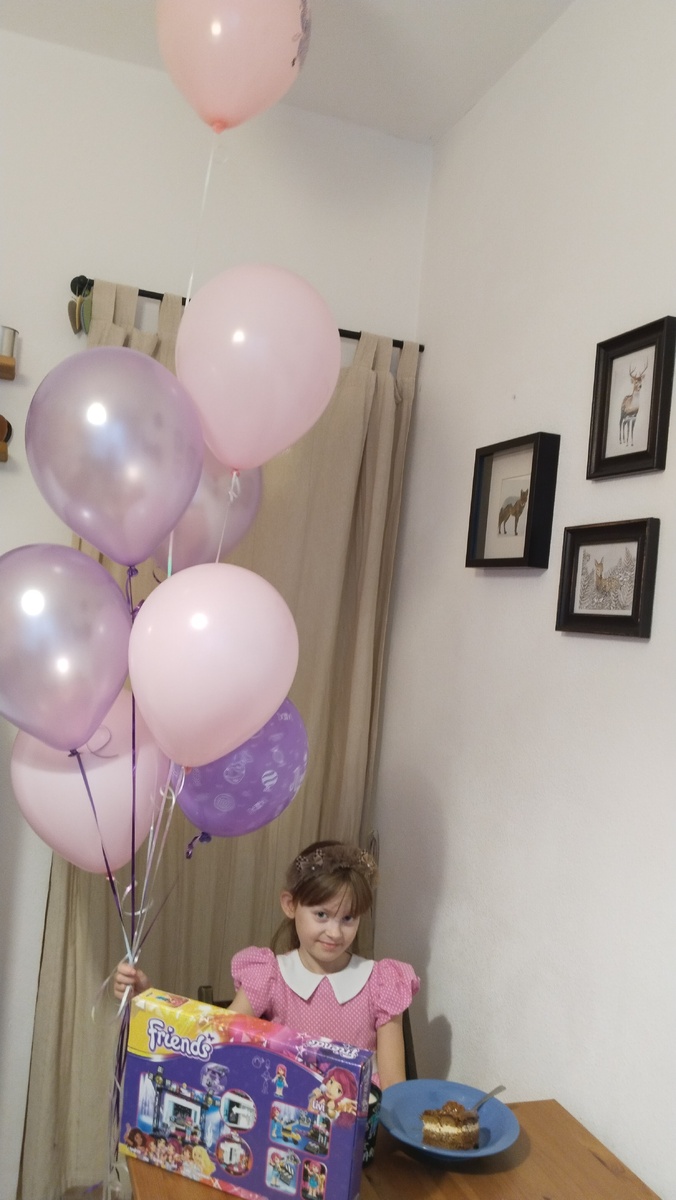 Дочка на свое восьмилетие 