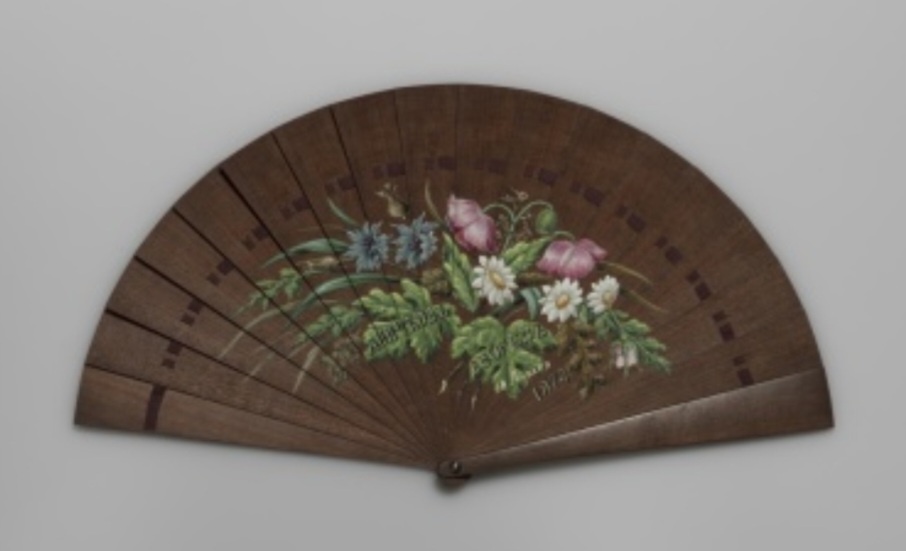 Веер, принадлежавший императрице Марии Федоровне, супруге Александра III,  1874 год, дерево и роспись, собрание Эрмитажа,  фото из открытых источников 