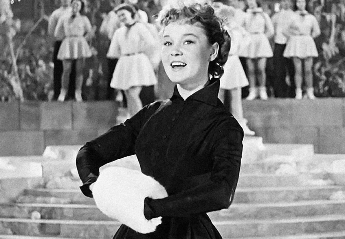 Людмила Гурченко в сцене с песней «Пять минут»