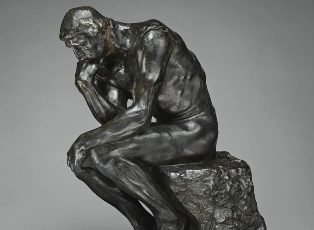 Скульптура МЫСЛИТЕЛЬ французского скульптора Огюста Родена, Париж
