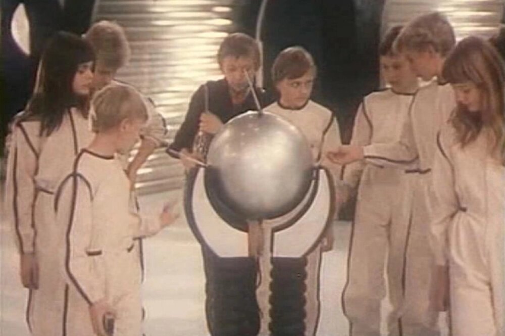    Инна Гомес (слева), «Гостья из будущего» (1984). Фото:  Кадр из фильма