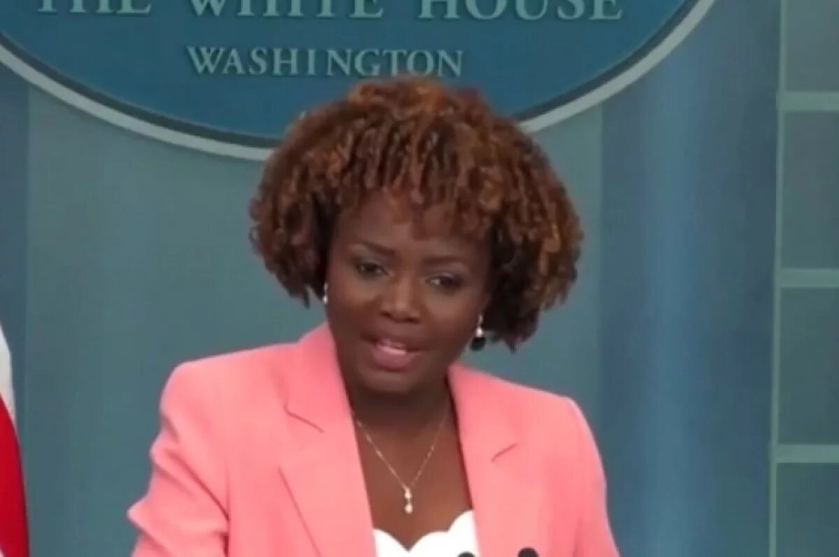    Белый дом: инаугурация Трампа не изменит решение приспустить флаги