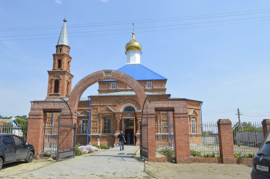 Нижний Чир — станица (c 1960 по 2008 год — рабочий посёлок) в Суровикинском районе Волгоградской области России, административный центр Нижнечирского сельского поселения

