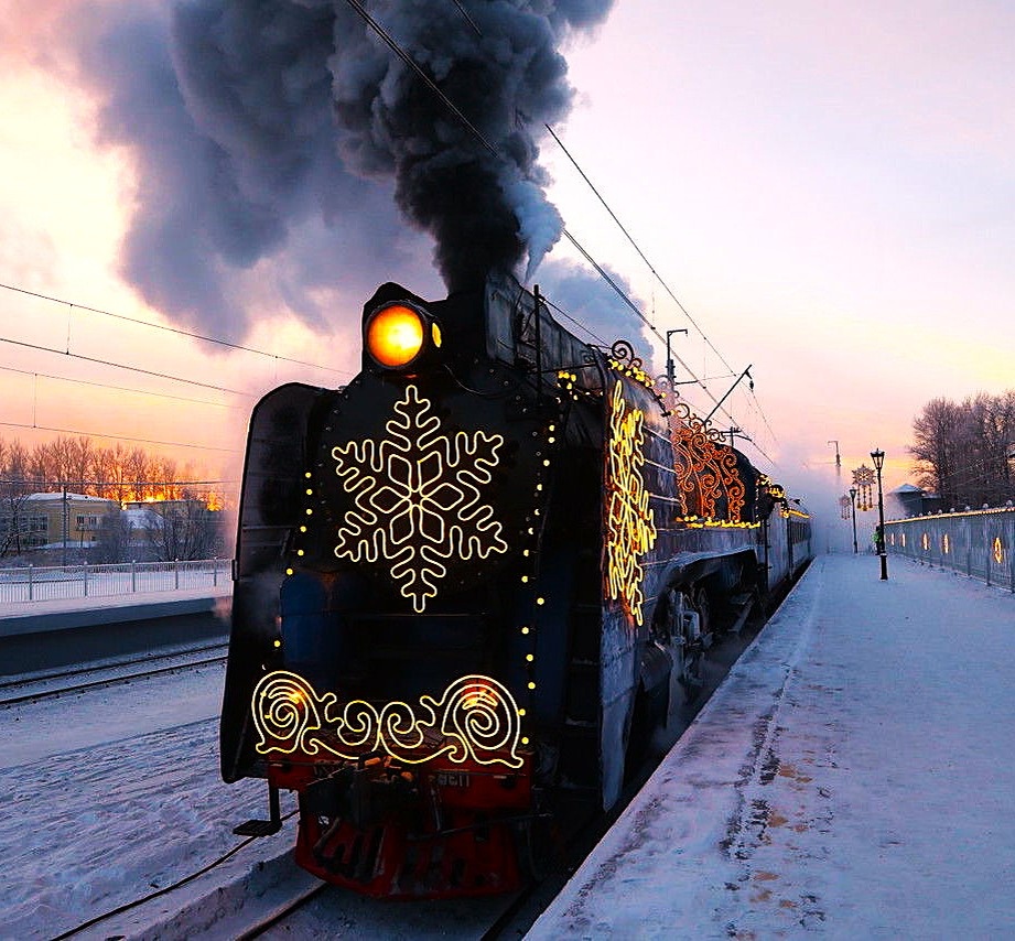 Вот так состав — движется, гудит, дым столбом валит! Из открытых источников