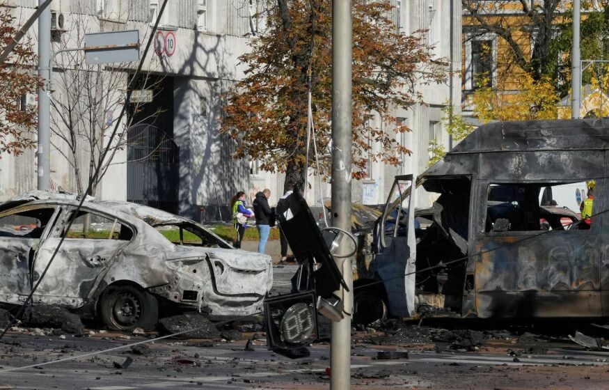    «Пока что остался цел, но штаны наверняка испортил»: Россия впервые ударила рядом с офисом Зеленского