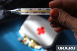    Для получения выплаты работник должен оформить больничный лист в поликлинике, заявил Виноградов