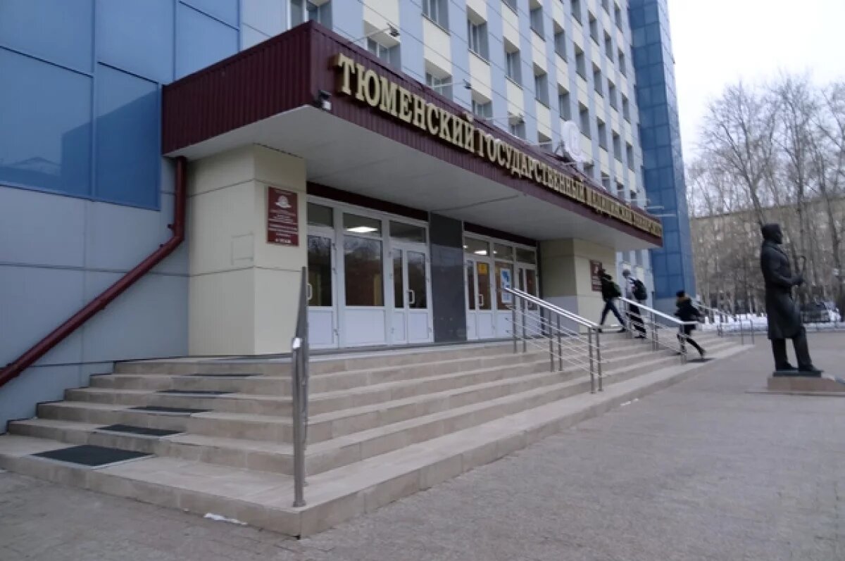    В Тюмени открыли выставку к столетию знаменитого хирурга Николая Митрякова