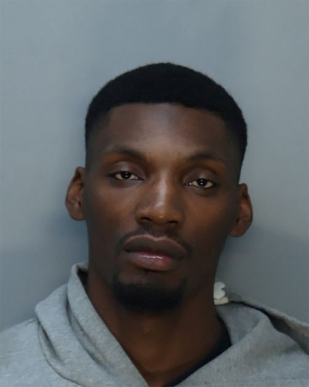    Снимок Фреда Керли в тюрьме после ареста в Майами-Бич. Reuters