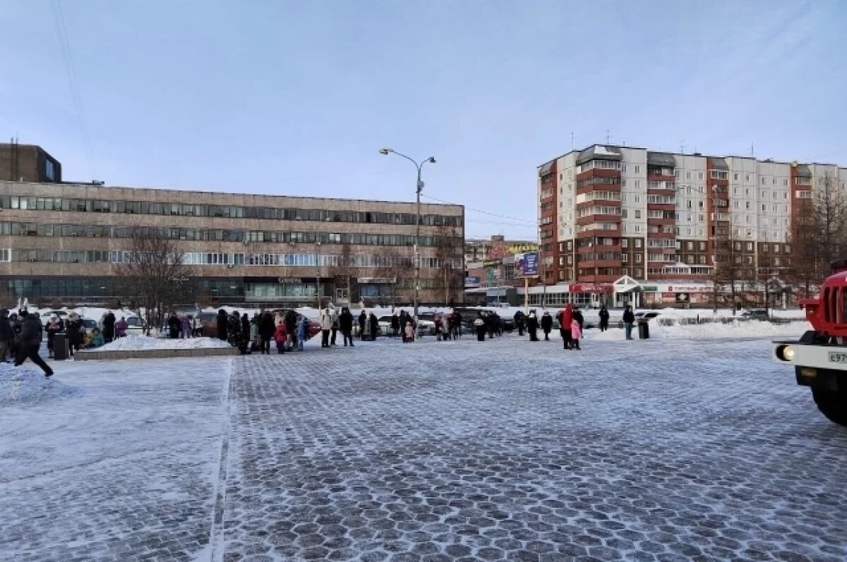    395 детей эвакуировали из ТКЦ «Братск-Арт» из-за сообщения о минировании