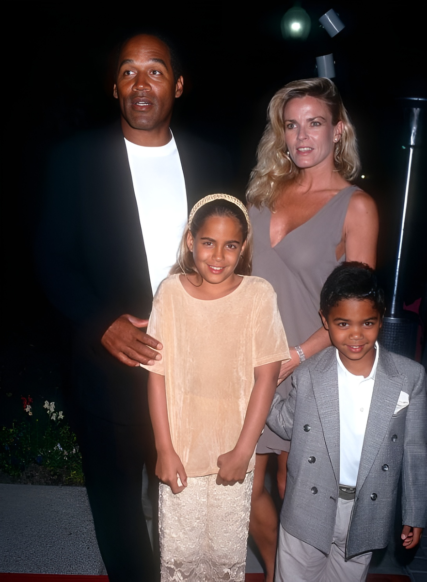 О. Джей и Николь с детьми