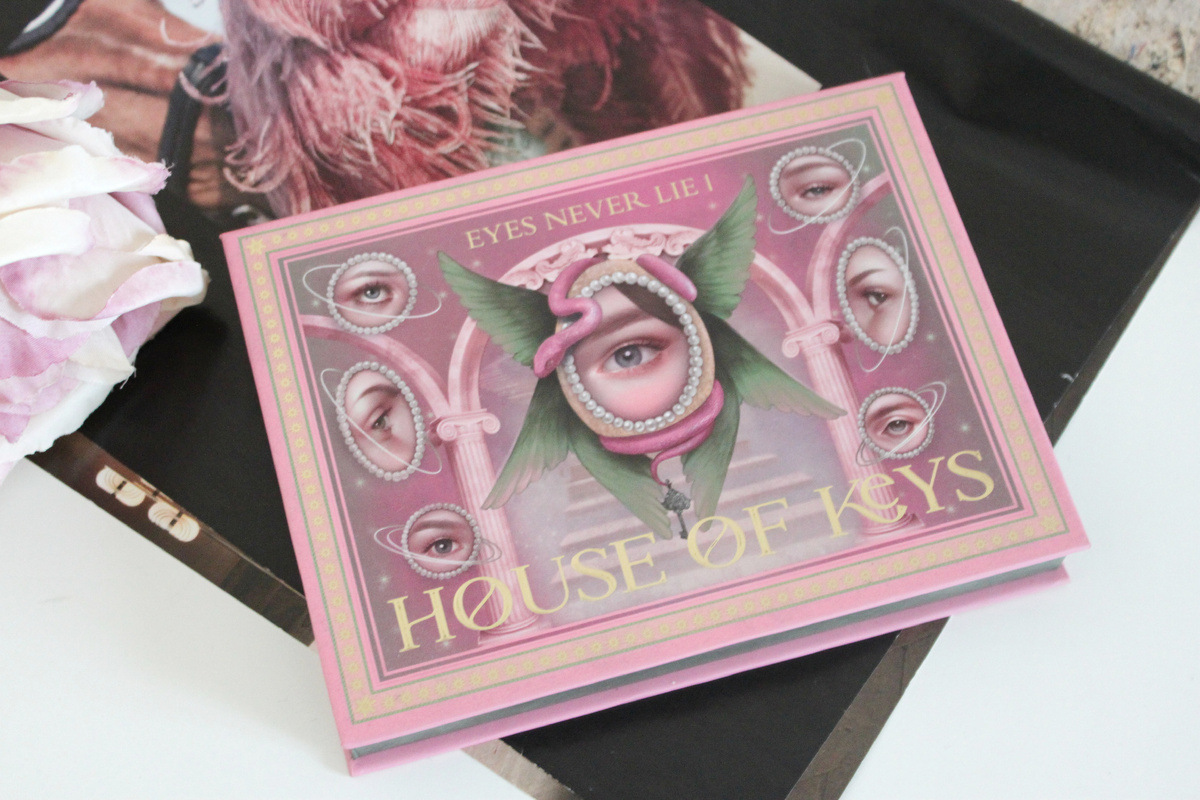 Палетка теней House of Keys Eyes never lie.