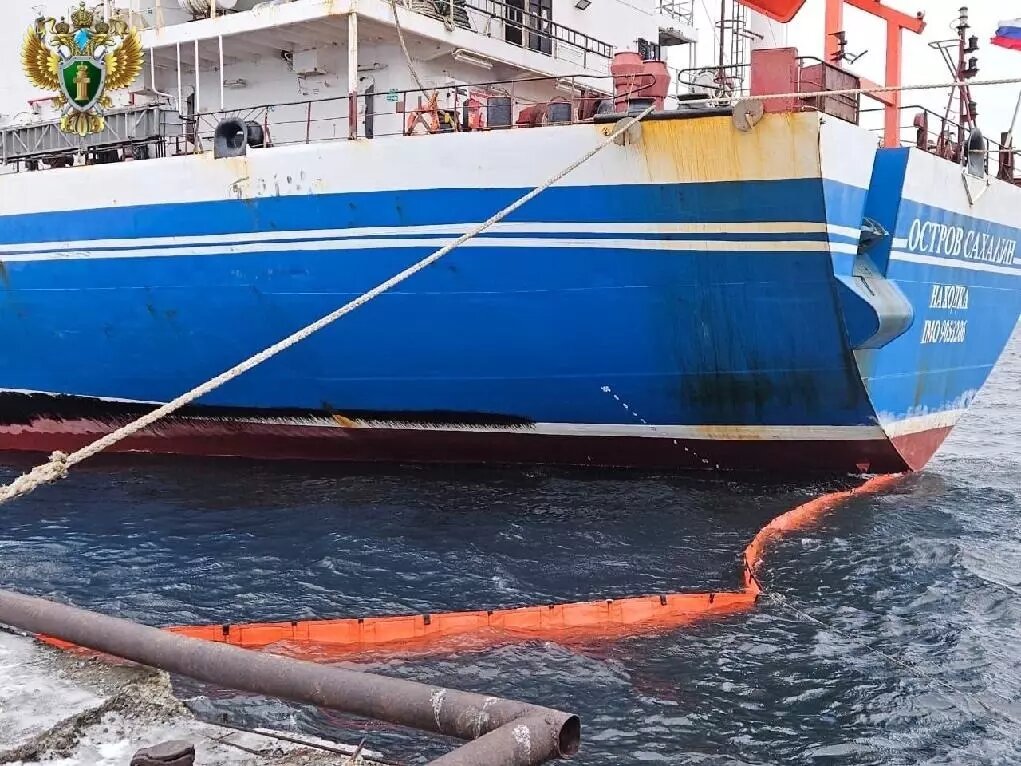 В порту Петропавловска-Камчатского произошел инцидент при перекачке топлива. Фото: Дальневосточная транспортная прокуратура