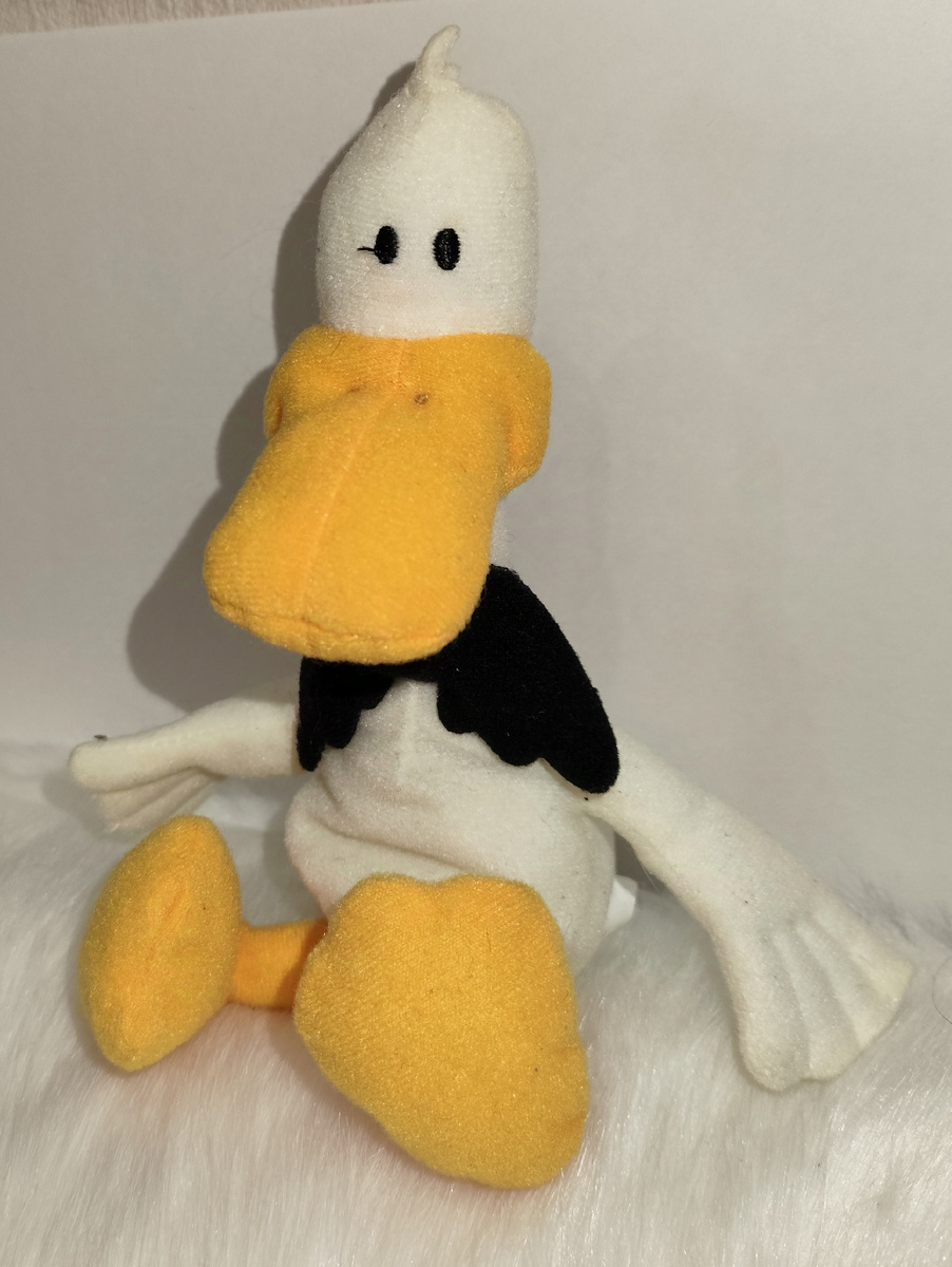 Билл с черной бабочкой в виде крыльев летучей мыши