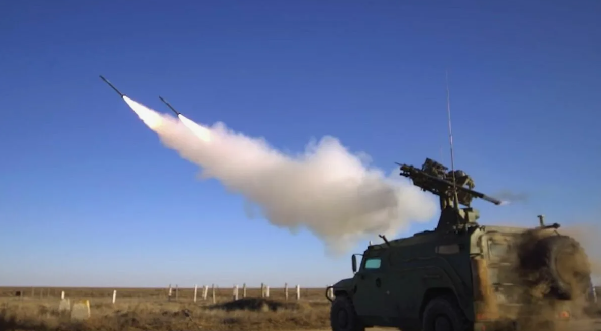 "Гибка-С" позволяет осуществлять мобильное прикрытие от беспилотников и даже крылатых ракет на тактическом уровне. Кадры МО РФ