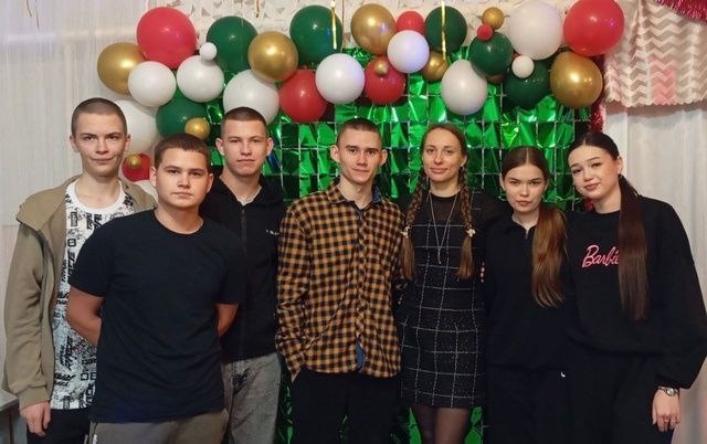    Стендап-комик Виктория Складчикова посетила родной Сорочинск и встретилась с сельской молодежью