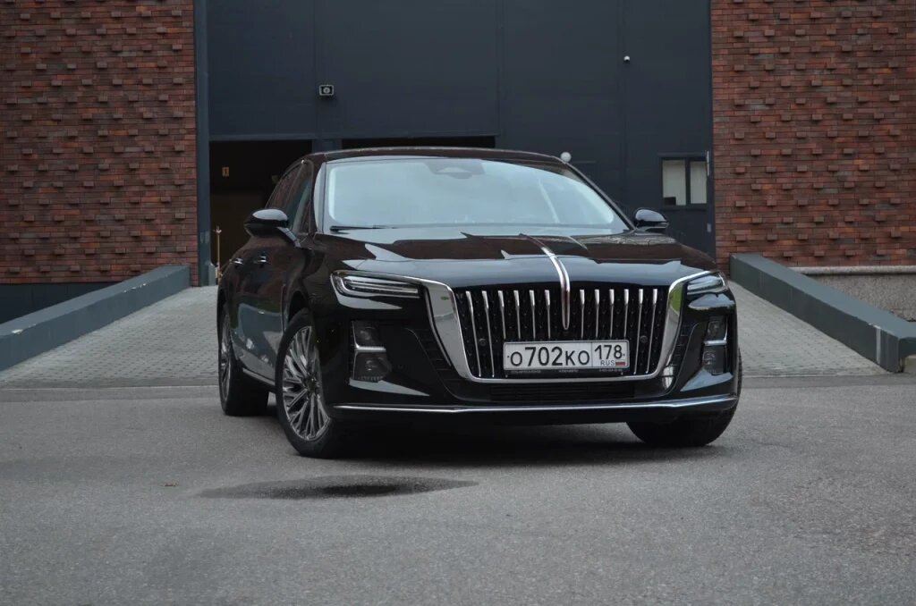 Hongqi H5 - премиальный китайский седан.