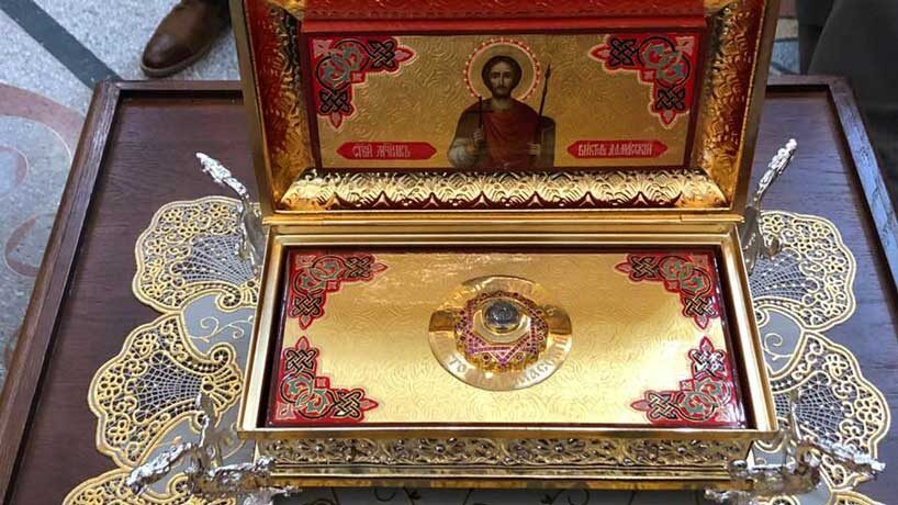 Святой мученик Виктор Дамасский, исповедуя христианскую веру, мучимый гонителями, молитвой и крестным знамением отразил чародейство колдуна. Колдун же, увидев, что Виктор нисколько не пострадал от его отравы, уверовал во Христа. 