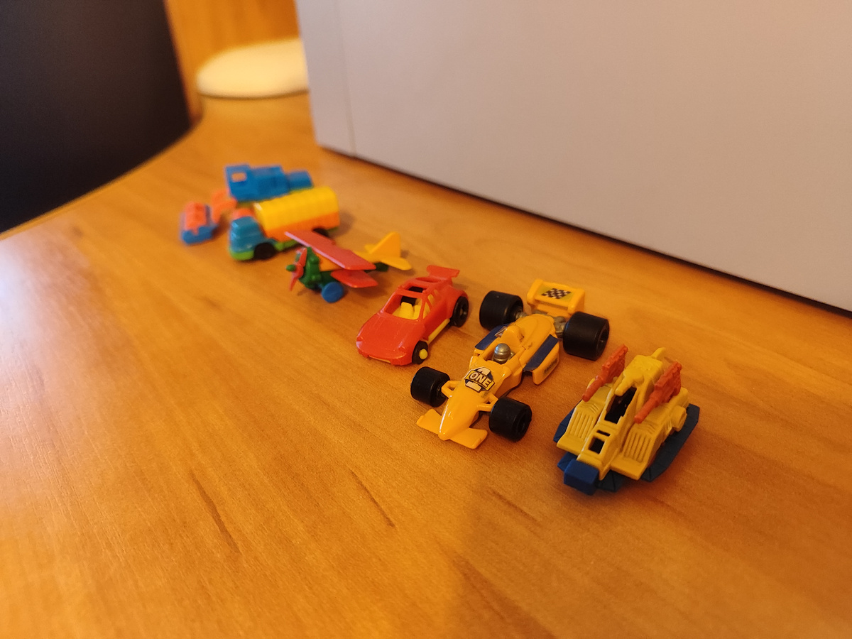 Игрушки из Kinder Surpise 90-х годов. Фото автора.