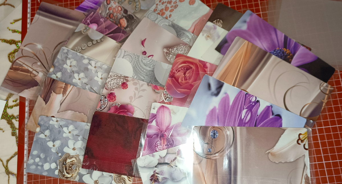 🥳🥳🥳Сегодня меня посетила очень интересная мысль. Недавно подписалась на канал многодетной мамочки, она как и мы стала вести систему конвертов. И вот я очень хочу сделать ей подарок в виде конвертов ручной работы, думаю ей понравится. Вот за 3 часа работы уже столько сделала конвертов. Как вы думаете хороший подарок?☺️☺️☺️