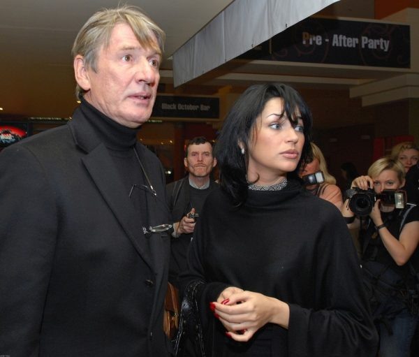    Александр Абдулов с женой, фото: rbc.ru