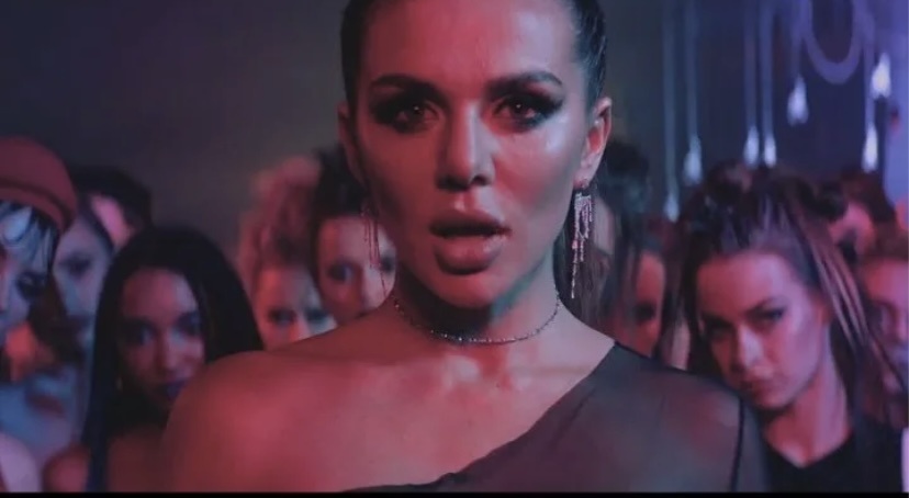 Анна Седокова кадры из клипа «Шатарам»