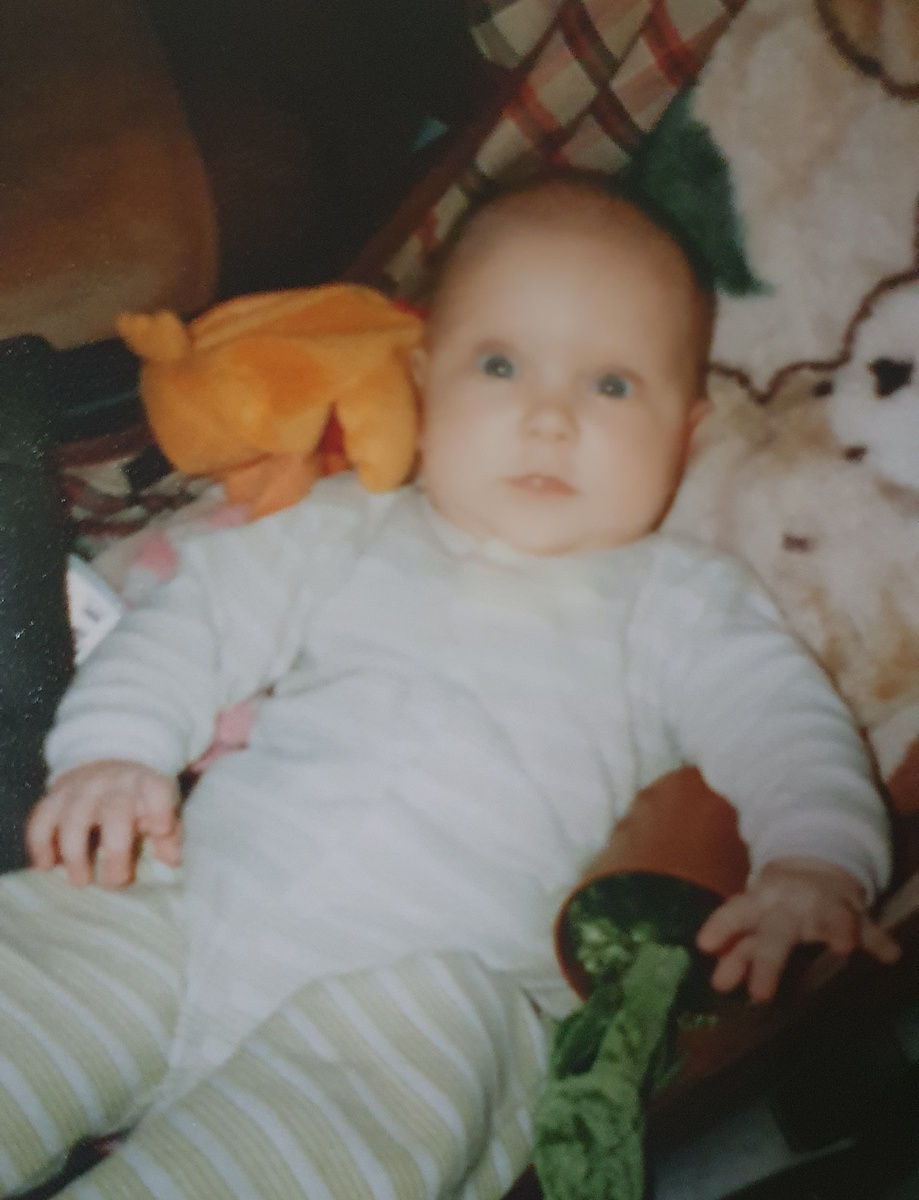 Дочка маленькая. 