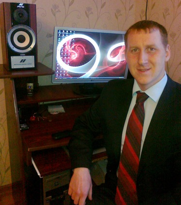 Я молодой, дома за ПК. Можно сказать, на заре "карьеры" (приблизительно 2008-2010 годы).