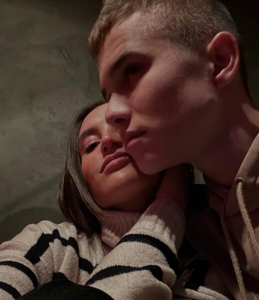 Супруги вместе с юных лет