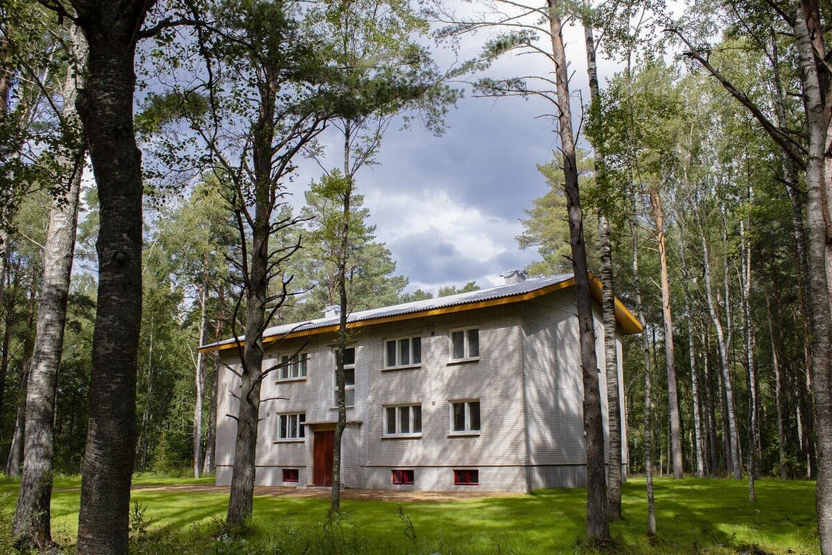 "Дом Колхозника" в Таллинском парке развлечений (был построен в 1963-1964 годах по типовому проекту №61 архитектора Бориса Мирова).